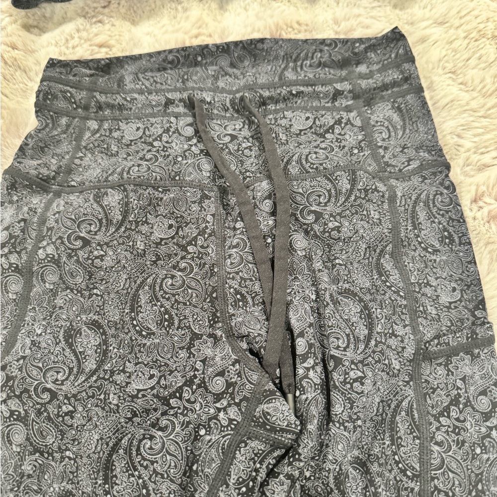Zyia Paisley Drawstring Luxe Size 0 and Matching Bra Size Medium EUC Wore 1x